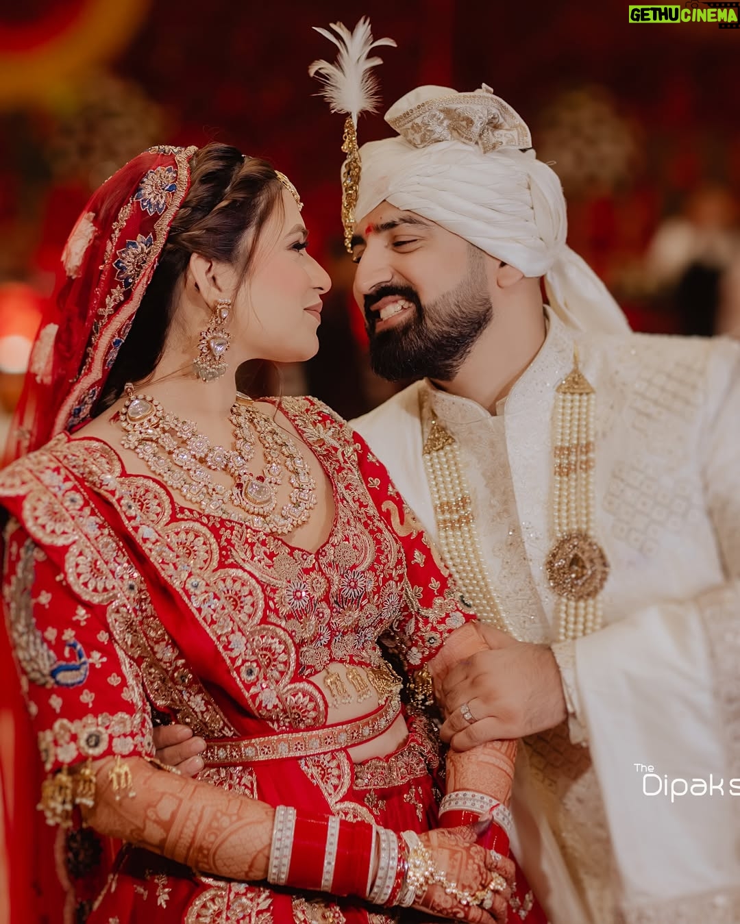 Swati Monga - 624.8K Likes - Humari Permanent Booking Hogyi ❤️ @iamrajatsharma @swatimonga_

Photo Courtesy- @dipakstudiophotography 
Rajat's Outfit- @vastrbyharpreet 
Swati's Outfit- @sudhirbhaisareewala @hanutpaulofficial 
Swati's Makeup- @makeoverbypreetigera 
Swati's Jewellery- @jewel_street_ 

 #rajatkiswati #marriage #shaadi #rajatswati #relationshipgoals #truelove #love #couplegoals #hearttouching #weddingpost #trending #foryou #viral 

( wedding Post , relationshipgoals , shaadi , couplegoals , lehenga , sherwani )