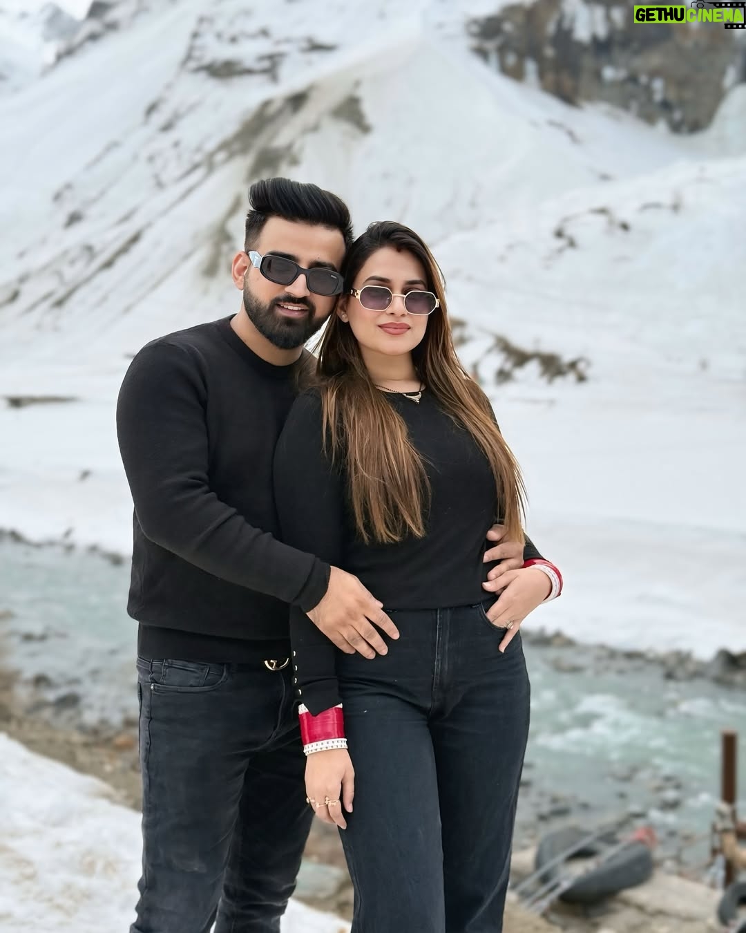 Swati Monga - 443.1K Likes - You're The Perfect Example of "Bin Mangey Ye Jahan paa Liyaa" ❤️🧿 @iamrajatsharma 

#manali #rajatswati #couplegoals #snow #snowfall #love #truelove #instagood #instadaily #explore #coupleposes #couplefashion #cutecouple #relationshipgoals