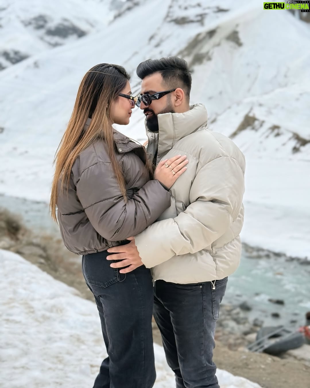 Swati Monga - 443.1K Likes - You're The Perfect Example of "Bin Mangey Ye Jahan paa Liyaa" ❤️🧿 @iamrajatsharma 

#manali #rajatswati #couplegoals #snow #snowfall #love #truelove #instagood #instadaily #explore #coupleposes #couplefashion #cutecouple #relationshipgoals