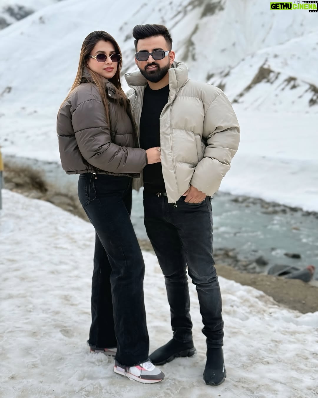 Swati Monga - 443.1K Likes - You're The Perfect Example of "Bin Mangey Ye Jahan paa Liyaa" ❤️🧿 @iamrajatsharma 

#manali #rajatswati #couplegoals #snow #snowfall #love #truelove #instagood #instadaily #explore #coupleposes #couplefashion #cutecouple #relationshipgoals