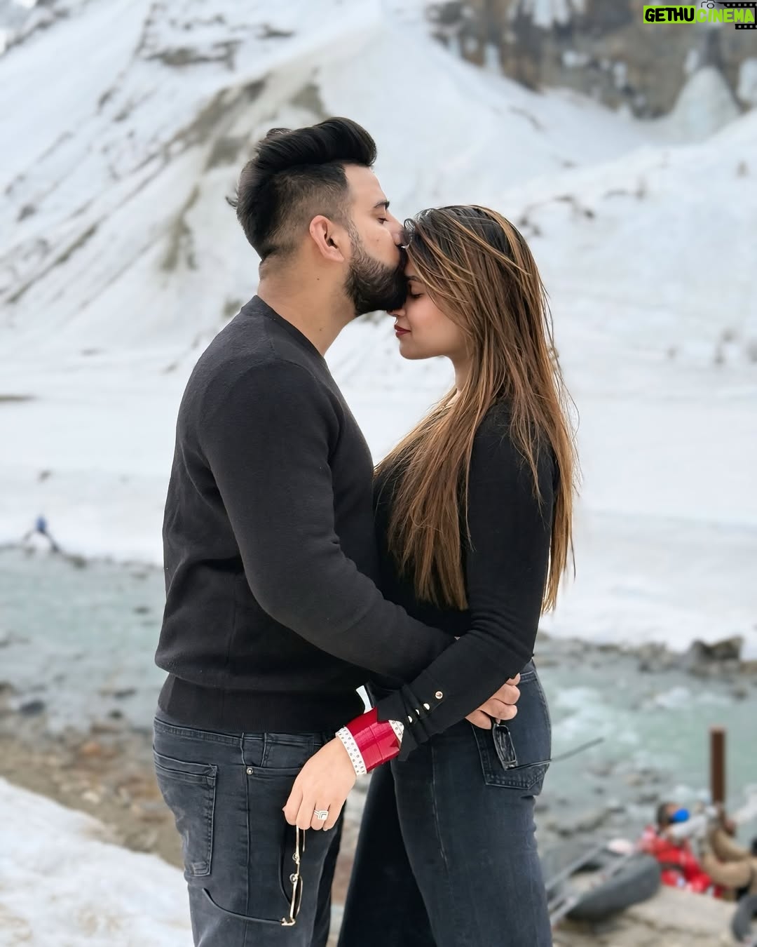 Swati Monga - 443.1K Likes - You're The Perfect Example of "Bin Mangey Ye Jahan paa Liyaa" ❤️🧿 @iamrajatsharma 

#manali #rajatswati #couplegoals #snow #snowfall #love #truelove #instagood #instadaily #explore #coupleposes #couplefashion #cutecouple #relationshipgoals