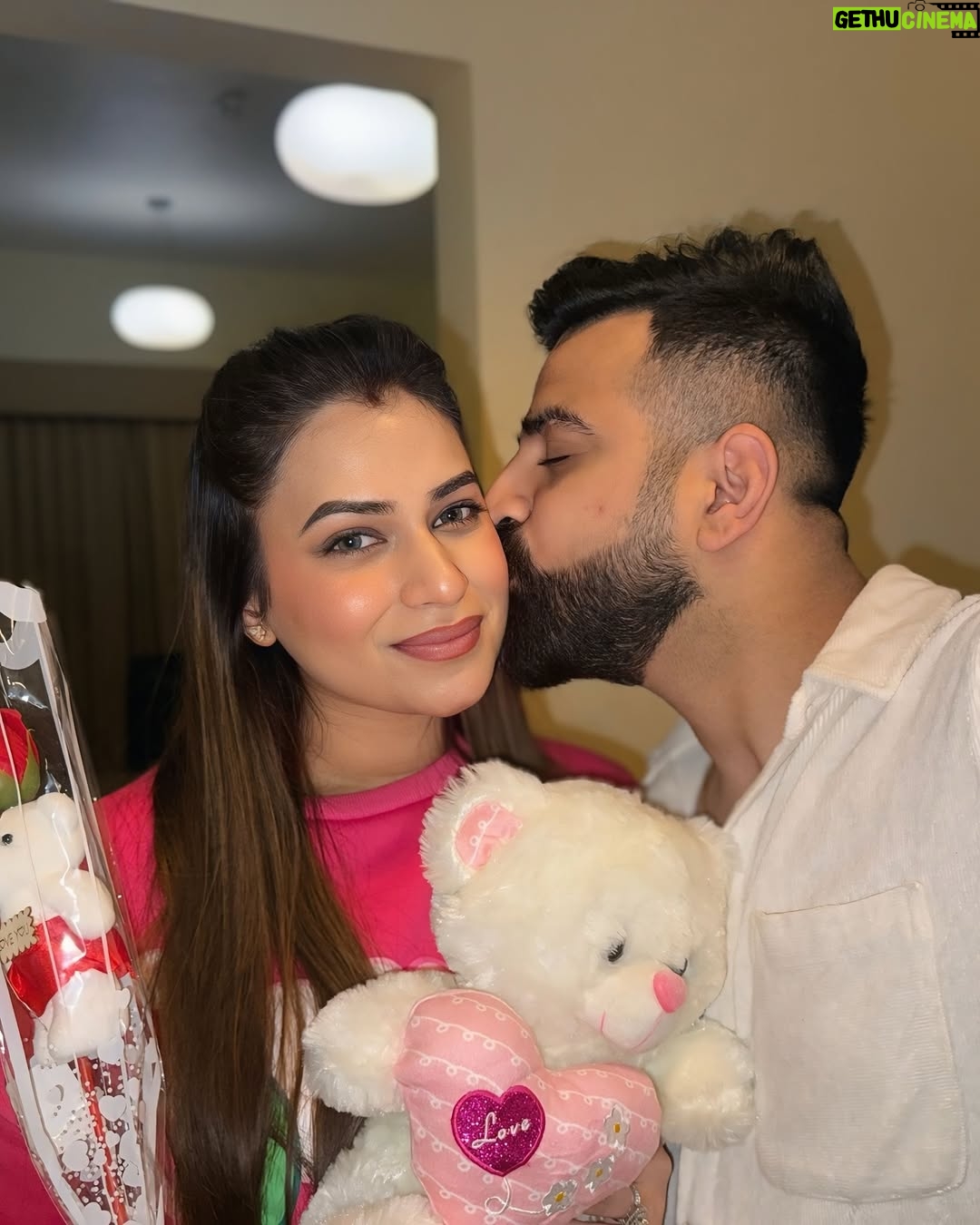 Swati Monga - 287K Likes - MY FOREVER VALENTINE 🤍✨ Half A Decade To US🧿 14-02-2020♾️ It's A Win When You Get To Marry The Person You've Always Dreamed For🥺 I Love You Ladduu🥹 Can't Thank Enough God For You😇 
.
.
.
.
.
#swatimonga #rajatswati #rajatswativlogs #couplegoals #relatable #couple #couplecontent #coupleinfluencer #viralcouple #viral #viralreels #trendingreels #happycouple #explore #explorepage #husbandandwife #newlymarried

(Love,couple, happy content, couple goals, viral reels, trending reels, couple influencers, viral, viral couple, explore)