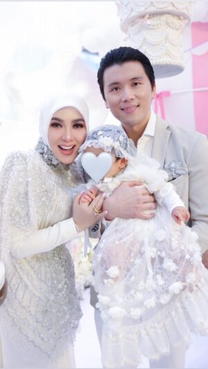 Syahrini Instagram - •
~ To The Love Of My Life Anakku Princess ‘R’
Semoga Kelak Nanti Bisa Meneruskan Tradisi Bertambahnya Usia Di Awali Dengan Pengajian Tausiah Ilmu Untuk Memperkokoh Keimanan Dan Ketakwaanmu Kepada ALLAH SWT,
Semoga Bisa Terus Mengagungkan Agama ALLAH SWT Dan Mengagungkan ALQURAN Sebagai Pedoman Hidupmu Kelak,
Karena Hanya Dengan Tadabbur Ilmulah Yang Akan Menyelamatkanmu Dunia Dan Akhirat,
…
Bahwa Setelahnya Akan Merayakannya Secara Ceremonial Duniawipun Tidak Apa2 Asalkan ALLAH SWT Yg Utama Di Atas Segalanya ~
‘ I Love You With All My Heart ‘
~ Mommy Incesss & Daddy Reino Barack ~
____________________ ~𝓢𝓨𝓡~ _____________________
#PrincesSyahrini
#Agust3rd2025
#Jakarta_Indonesia