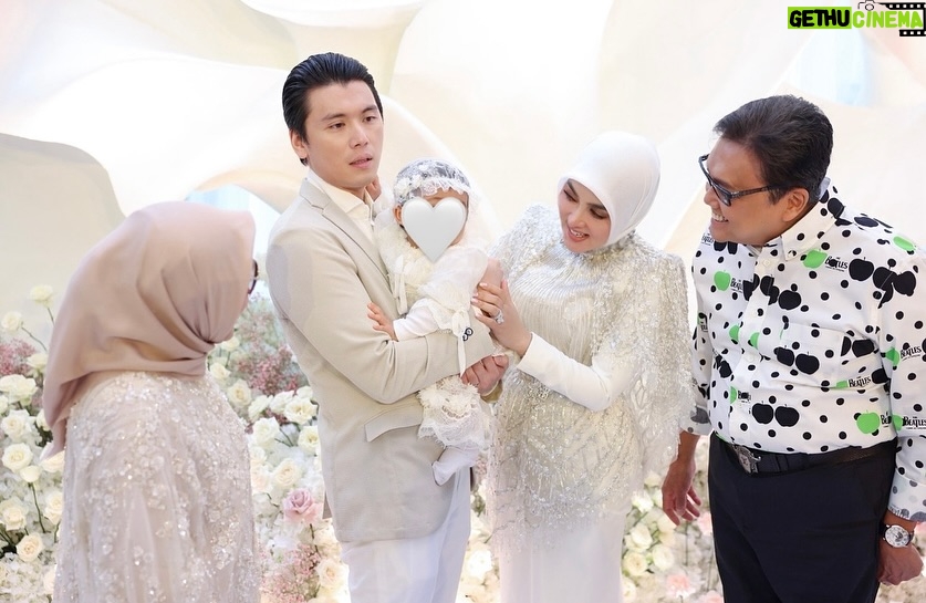 Syahrini - 3 Likes - •

~ Alhamdulillah … Allahumma Barik ~

_________________~𝓢𝓨𝓡~ ________________

#PrincesSyahrini
#Jakarta_August2025
