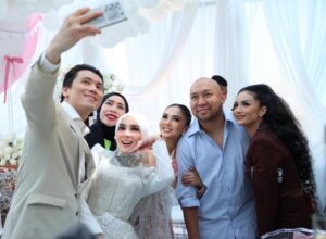 Syahrini Instagram - •
~ Indahnya Silaturahmi And Thank You For The Love ~
‘ Mohon Maaf Teman Teman Ternyata Hanya Bisa Di Tagg 20 Orang ‘
____________________ ~𝓢𝓨𝓡~ _____________________
#PrincesSyahrini
#IntimateLunchBirthday
#Jakarta_August3rd2025