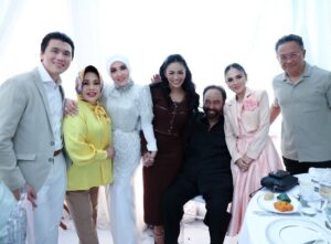 Syahrini Instagram - •
~ Indahnya Silaturahmi And Thank You For The Love ~
‘ Mohon Maaf Teman Teman Ternyata Hanya Bisa Di Tagg 20 Orang ‘
____________________ ~𝓢𝓨𝓡~ _____________________
#PrincesSyahrini
#IntimateLunchBirthday
#Jakarta_August3rd2025