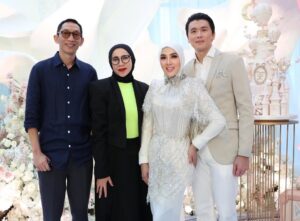 Syahrini Instagram - •
~ Indahnya Silaturahmi And Thank You For The Love ~
‘ Mohon Maaf Teman Teman Ternyata Hanya Bisa Di Tagg 20 Orang ‘
____________________ ~𝓢𝓨𝓡~ _____________________
#PrincesSyahrini
#IntimateLunchBirthday
#Jakarta_August3rd2025