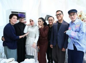 Syahrini Instagram - •
~ Indahnya Silaturahmi And Thank You For The Love ~
‘ Mohon Maaf Teman Teman Ternyata Hanya Bisa Di Tagg 20 Orang ‘
____________________ ~𝓢𝓨𝓡~ _____________________
#PrincesSyahrini
#IntimateLunchBirthday
#Jakarta_August3rd2025