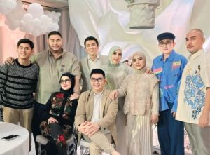 Syahrini Instagram - •
~ Indahnya Silaturahmi And Thank You For The Love ~
‘ Mohon Maaf Teman Teman Ternyata Hanya Bisa Di Tagg 20 Orang ‘
____________________ ~𝓢𝓨𝓡~ _____________________
#PrincesSyahrini
#IntimateLunchBirthday
#Jakarta_August3rd2025