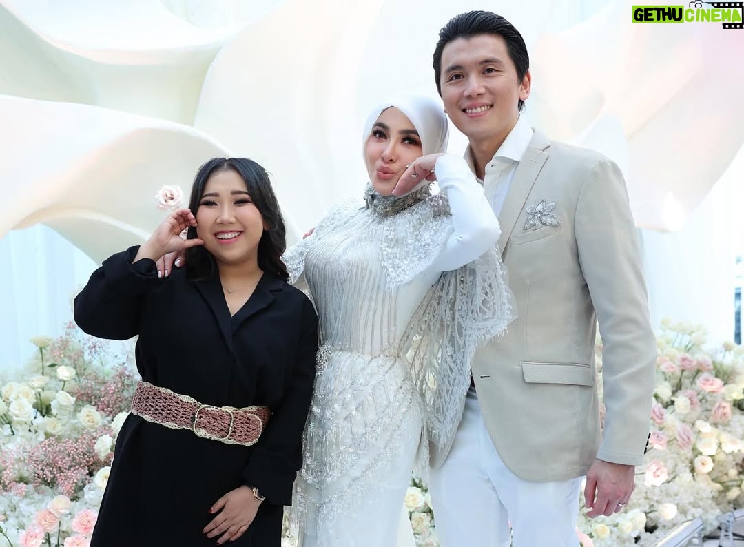 Syahrini - 3 Likes - •

~ Indahnya Silaturahmi And Thank You For The Love ~

‘ Mohon Maaf Teman Teman Ternyata Hanya Bisa Di Tagg 20 Orang ‘

____________________ ~𝓢𝓨𝓡~ _____________________

#PrincesSyahrini
#IntimateLunchBirthday
#Jakarta_August3rd2025