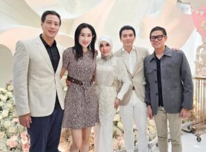 Syahrini Instagram - •
~ Indahnya Silaturahmi And Thank You For The Love ~
‘ Mohon Maaf Teman Teman Ternyata Hanya Bisa Di Tagg 20 Orang ‘
____________________ ~𝓢𝓨𝓡~ _____________________
#PrincesSyahrini
#IntimateLunchBirthday
#Jakarta_August3rd2025