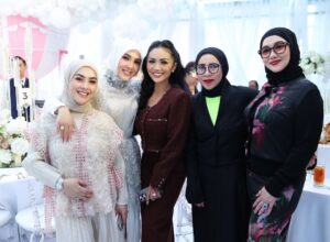 Syahrini Instagram - •
~ Indahnya Silaturahmi And Thank You For The Love ~
‘ Mohon Maaf Teman Teman Ternyata Hanya Bisa Di Tagg 20 Orang ‘
____________________ ~𝓢𝓨𝓡~ _____________________
#PrincesSyahrini
#IntimateLunchBirthday
#Jakarta_August3rd2025