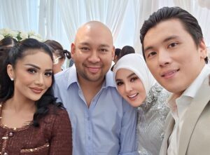 Syahrini Instagram - •
~ Indahnya Silaturahmi And Thank You For The Love ~
‘ Mohon Maaf Teman Teman Ternyata Hanya Bisa Di Tagg 20 Orang ‘
____________________ ~𝓢𝓨𝓡~ _____________________
#PrincesSyahrini
#IntimateLunchBirthday
#Jakarta_August3rd2025