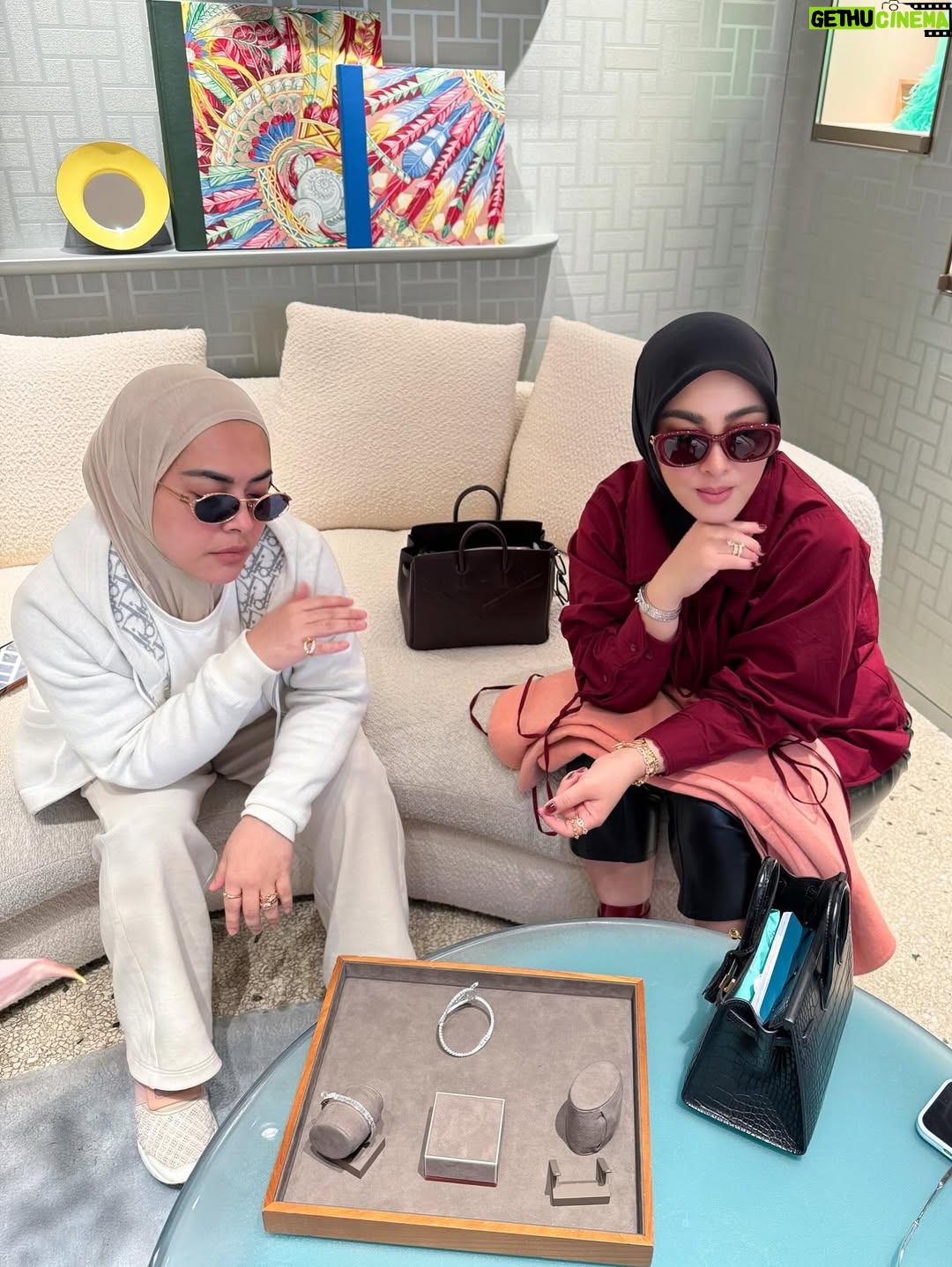 Syahrini - 3 Likes - •

~ A Lovely Weekend In Paris Monaco ~

_____________________ ~𝓢𝓨𝓡~ _____________________

#PrincesSyahrini
#Paris_Monaco_2025
#CollectingMemories