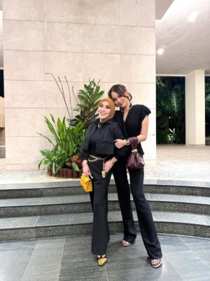 Syahrini Instagram - •
~ Besties Hour ~
_____________________ ~𝓢𝓨𝓡~ _____________________
#PrincesSyahrini
#Singapore_July2025