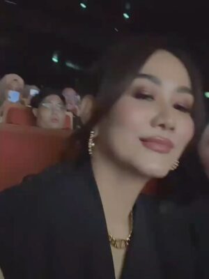 Syahrini Instagram - •
~ Besties Hour ~
_____________________ ~𝓢𝓨𝓡~ _____________________
#PrincesSyahrini
#Singapore_July2025