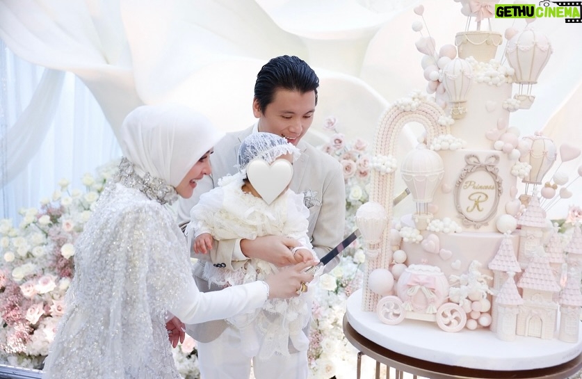 Syahrini - 3 Likes - •

~ Alhamdulillah … Allahumma Barik ~

_________________~𝓢𝓨𝓡~ ________________

#PrincesSyahrini
#Jakarta_August2025