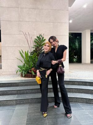 Syahrini Instagram - •
~ Besties Hour ~
_____________________ ~𝓢𝓨𝓡~ _____________________
#PrincesSyahrini
#Singapore_July2025