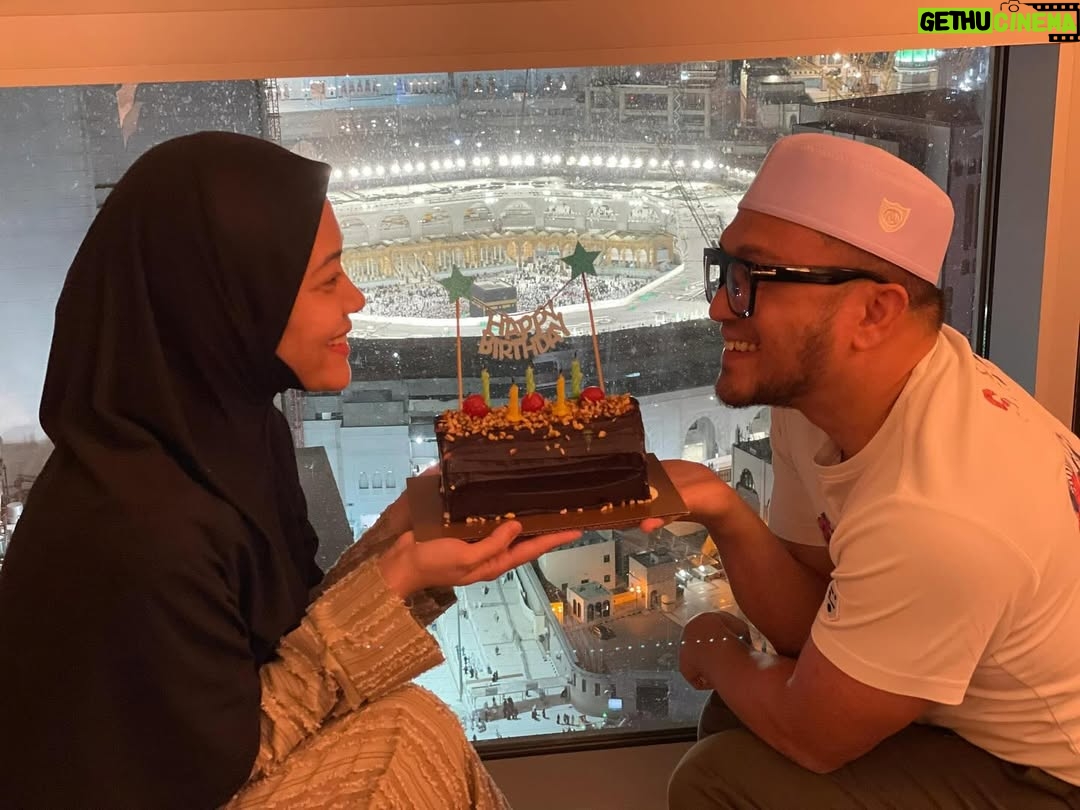 Syatilla Melvin - 68.1K Likes - 9tahun dh bapak kita kawin… insyaallah doakan kami please?boleh ke?😍🤍
:
Btw tu gambar tahun lepas sambut dekat sana. Rindu🥹