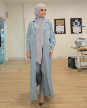 Syatilla Melvin Instagram - Meledakkkk baju dgn tudung hang ni!!! @izaraaishahofficial @izaraworld aku rasa mcm sgt kena dgn pembawakan aku🤣 seksi gila oink oink sumpah!!🤸🏼♂️