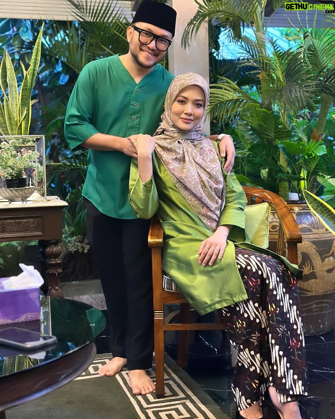 Syatilla Melvin - 26.9K Likes - Tak habis lagi wei beraya kt melaka🤣 tema pokok tahun ni😂🤪
:
Kebaya tilla dari @nabellabutik 😍❤️
Tudung bawal @ameerazaini @ameerazainiofficial ❤️