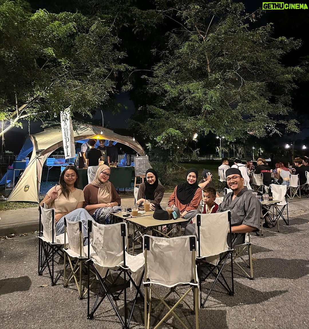 Syatilla Melvin - 14.9K Likes - Dah tejebak dgn budak2 muda ni melepak🤣 jumpa pulak port best tersorok dekat bukit jelutong ni😍dia mmg nun dihujung jalan tpi sumpah chill😍
:
Waze je KAOPI ok. Done sharing bye @kaopi.my