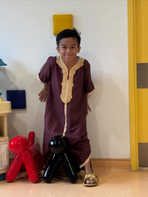 Syatilla Melvin Instagram - SYERIV DAH SUNAT!!!!!! Alhamdulillah lega dah mak hang🤣 Bubu prank kata nk mai cuci ja😂 dh hbs baru tanya, i dah potong ke bubu?🤣tak biaq kt hang la syeriv oi
:
Dr.Razak Mohammed, terima kasih sebab terlalu gentle dan baik dengan anak saya🥹 moga allah selalu mudahkan urusan doc dunia akhirat insyaallah, amin❤️
:
Dia menangis sebab xnak jadi yg 1st antara kawan2 baik dia Aali and Eesa🤣