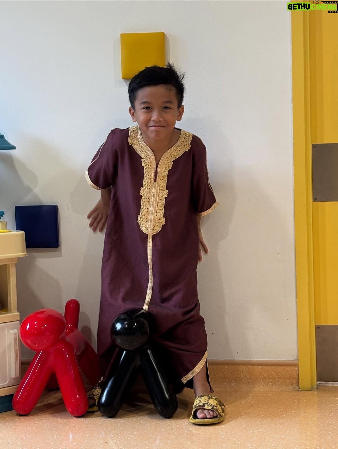 Syatilla Melvin - 18.9K Likes - SYERIV DAH SUNAT!!!!!! Alhamdulillah lega dah mak hang🤣 Bubu prank kata nk mai cuci ja😂 dh hbs baru tanya, i dah potong ke bubu?🤣tak biaq kt hang la syeriv oi
:
Dr.Razak Mohammed, terima kasih sebab terlalu gentle dan baik dengan anak saya🥹 moga allah selalu mudahkan urusan doc dunia akhirat insyaallah, amin❤️
:
Dia menangis sebab xnak jadi yg 1st antara kawan2 baik dia Aali and Eesa🤣