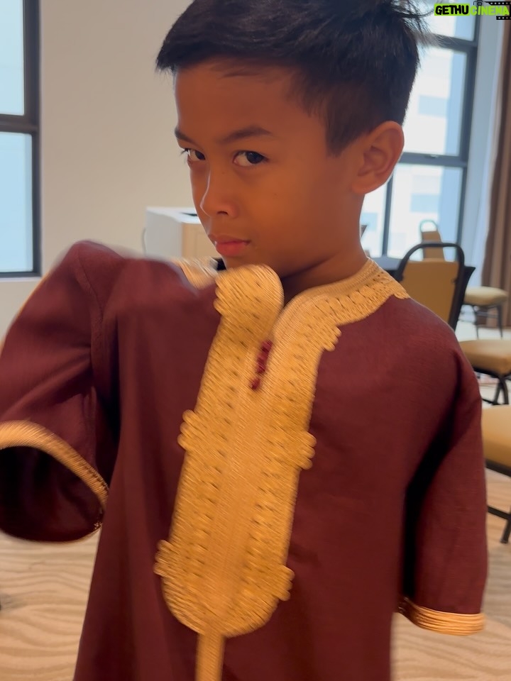 Syatilla Melvin - 18.9K Likes - SYERIV DAH SUNAT!!!!!! Alhamdulillah lega dah mak hang🤣 Bubu prank kata nk mai cuci ja😂 dh hbs baru tanya, i dah potong ke bubu?🤣tak biaq kt hang la syeriv oi
:
Dr.Razak Mohammed, terima kasih sebab terlalu gentle dan baik dengan anak saya🥹 moga allah selalu mudahkan urusan doc dunia akhirat insyaallah, amin❤️
:
Dia menangis sebab xnak jadi yg 1st antara kawan2 baik dia Aali and Eesa🤣