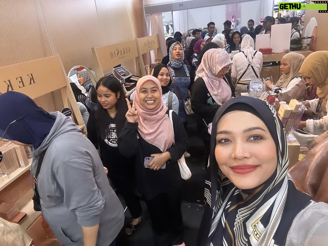 Syatilla Melvin - 16.7K Likes - Luar biasa masyaallah😭 xputus2 manusia dalam booth kami😭 esok dan isnin ada lagi guys!!😍 datang MiTec esok!!!
:
Alhamdulillah syukur🤍