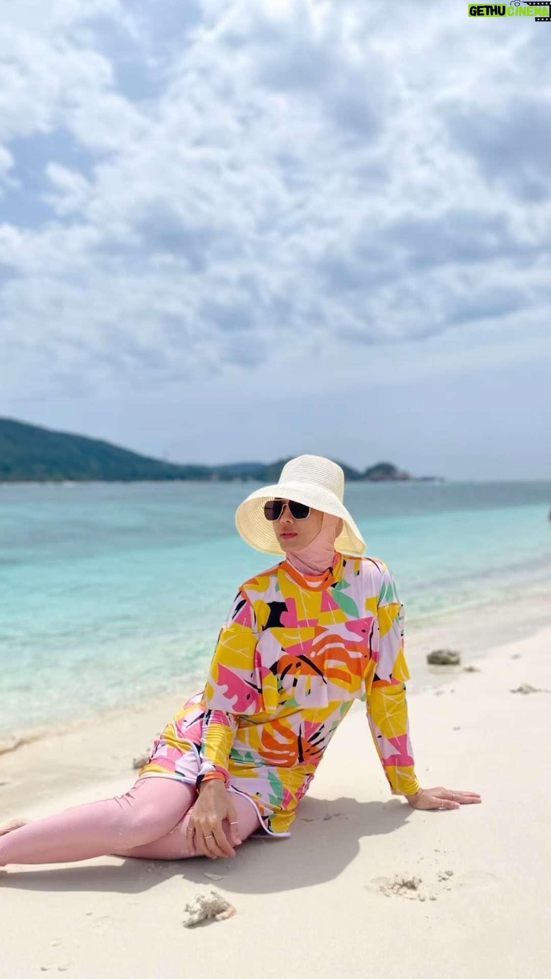 Syatilla Melvin - 12.7K Likes - Makan hati laa weii😭ayaq laut dia masyaallah subhanallah!😭 10kali mai pun xpuas.. kalini aku pakai swimwear @matsallehdesign 😍ok bai!