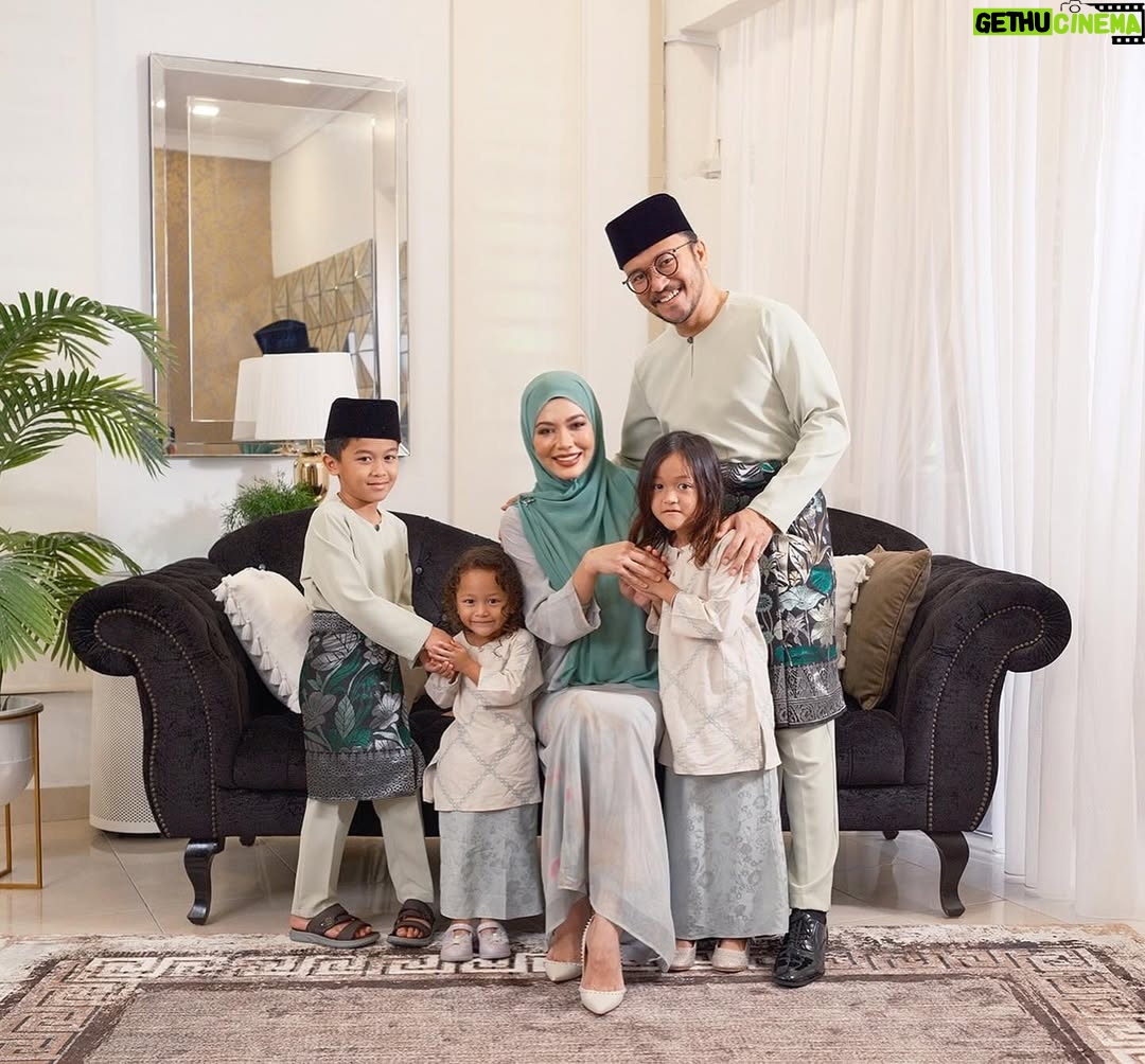 Syatilla Melvin - 42.6K Likes - Side tak normal pulak🤣 sian laki aku.. esok balik kL dahh😭
:
Baju raya dari @poplook 🤍selesa ya tuheyyyyyyyy😍
