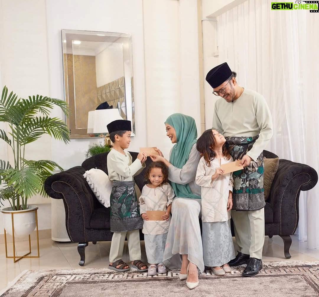 Syatilla Melvin - 42.6K Likes - Side tak normal pulak🤣 sian laki aku.. esok balik kL dahh😭
:
Baju raya dari @poplook 🤍selesa ya tuheyyyyyyyy😍