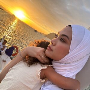 Syatilla Melvin Instagram - Maha besar allah😍