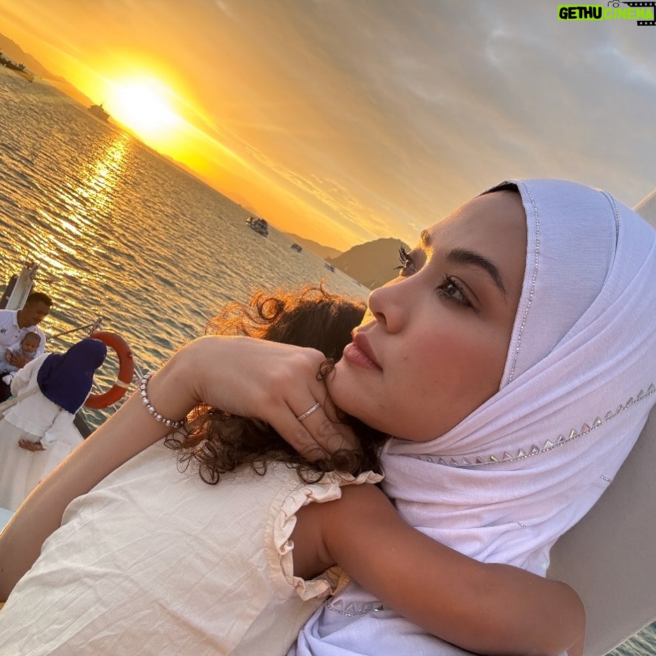 Syatilla Melvin - 13.1K Likes - Maha besar allah😍