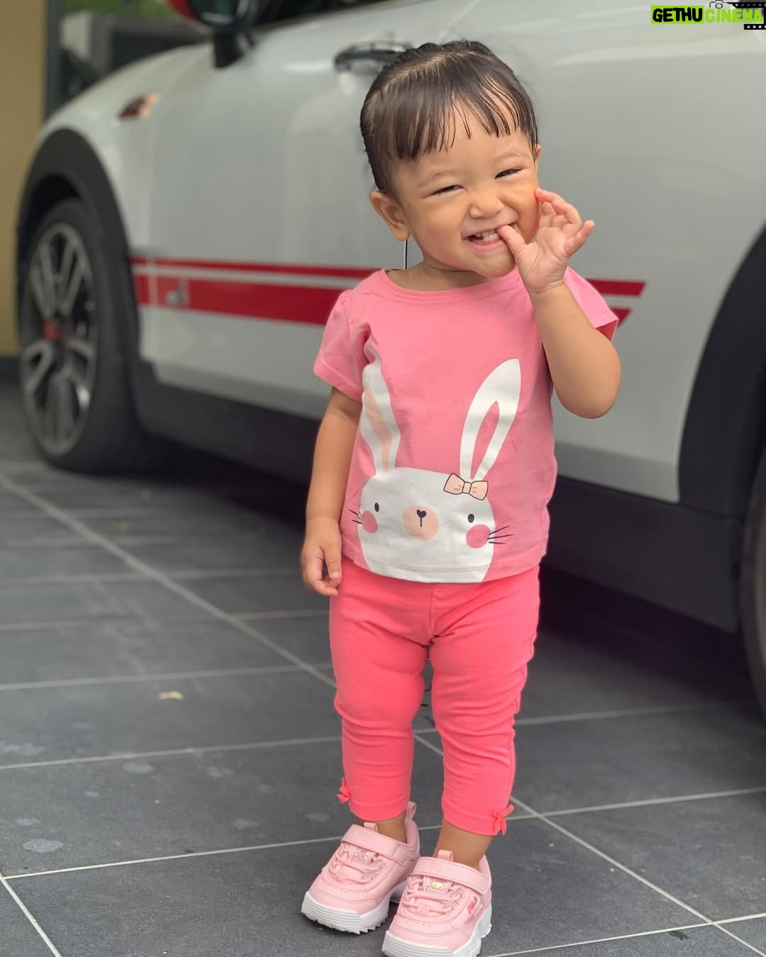 Syatilla Melvin - 72.1K Likes - Masih xboleh lupa 5tahun lepas, aku tekejut lepas doc tarik sarima keluaq dari perut, sebb walaupun umoq dia xsampai 1minit masa tu, muka dia dh sebijik sam🤣🤣
:
Mmg xsia2 bapak pulun nak kan sarima dulu😂
:
Sayang bubu kakak mima, bubu doakan dunia akhirat yg paling terbaik utk kakak❤️selebihnya biaq bubu simpan sendiri🥹🤍happy birthday sygku @sarima_samheizy #17april2019