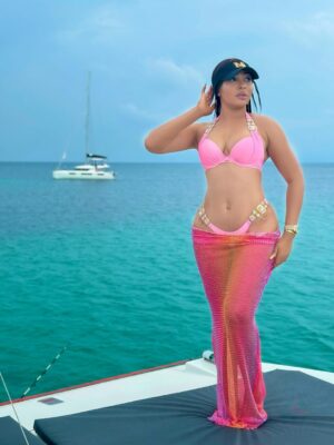 Syndy Emade Instagram - If I were a sea creature, what would I be????
Bikini set @syndy.closet