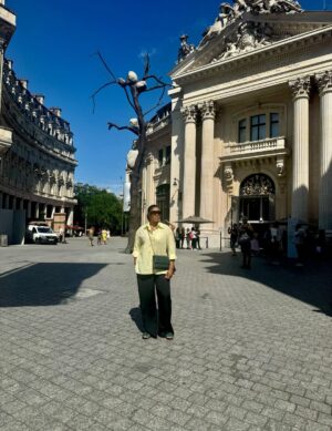 Syndy Emade Instagram - Back in Paris upon Baby B’s demands.
She said all her vacations are always in the states 🇺🇸 so this time, she wants us to start with Europe 🙌🏻🙌🏻🙌🏻