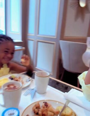 Syndy Emade Instagram - Back in Paris upon Baby B’s demands.
She said all her vacations are always in the states 🇺🇸 so this time, she wants us to start with Europe 🙌🏻🙌🏻🙌🏻