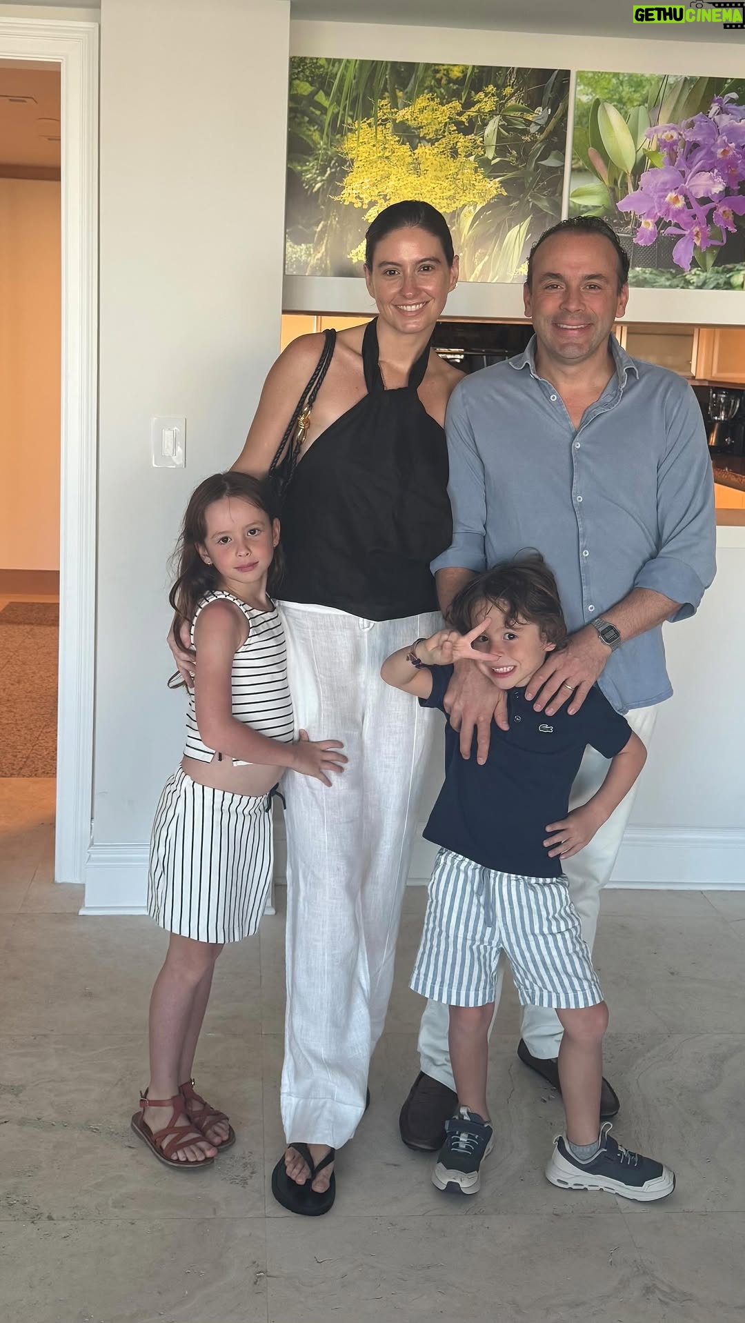 Taliana Vargas - 19.4K Likes - Eres nuestra vida entera @alejoeder Feliz día del Padre al más valiente y más amoroso del planeta ♥️