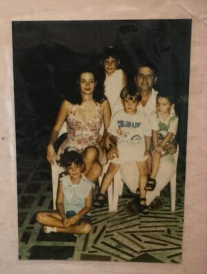 Taliana Vargas Instagram - Está Cruz de Bastidas que recibí ayer es para la Tali que creció aquí, en la ciudad de los 500 años frente al mar, libre, feliz y despelucada, rodeada de hermanos, primos, abuelos y amigos. A ella le digo que cada reconocimiento por llevar esperanza, dulzura, ilusión y mejores condiciones, vale la pena. Vale la pena servir, sembrar, querer transformar y no parar. Vale la pena siempre llevarte en mi corazón, porque vales la pena tu; Santa Marta. Gracias @santamartadtch por este reconocimiento que es un impulso y una inspiración