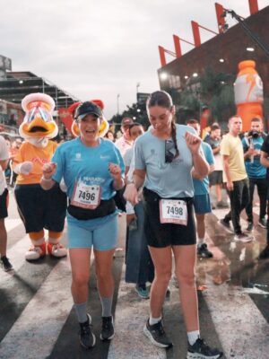 Taliana Vargas Instagram - Te Corro, te cuido, te amo Cali. Momento histórico ver tanta gente de todas partes del mundo acompañándonos, bienvenidos siempre. Mi primera maratón, mis primeros 15 km, adrenalina, orgullo y buena onda. Ame @maratondecali bravo a @alcaldiadecali @alejoeder por recuperar la ciudad.