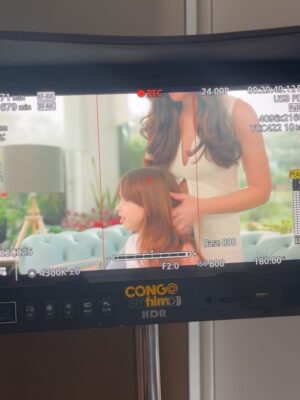 Taliana Vargas Instagram - Alicia aprendió a sacudir el pelo. No se imaginan lo que significa para mí trabajar con ella, es mi motor de vida.. Amamos a nuestra familia Savital. 🫰🏻 @savitalcol