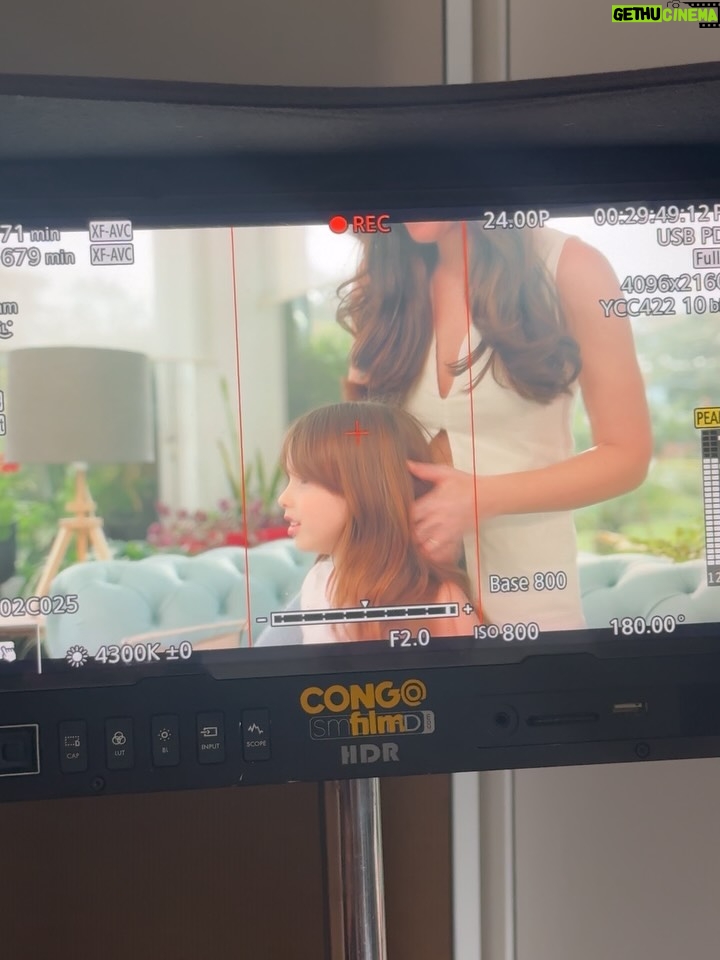 Taliana Vargas - 26.2K Likes - Alicia aprendió a sacudir el pelo. No se imaginan lo que significa para mí trabajar con ella, es mi motor de vida.. Amamos a nuestra familia Savital. 🫰🏻 @savitalcol