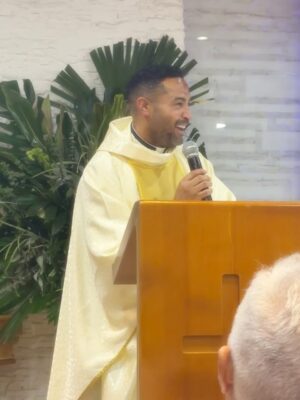 Taliana Vargas Instagram - Renovamos votos? Si, acepto. Hoy hace 10 años nos casamos y aprendimos en nuestros primeros 10 años que ese SI para toda la vida se construye día a día con el más certero amor, el amor de Dios. Por eso volvimos a la iglesia a dar el SÍ. Un si a la gracia de Dios en el matrimonio, un Si a la vida de oración en pareja. Un si a estar en las buenas, en las malas y en las regulares; un si de amor, de comprensión y compasión el uno con el otro. Un si de un amor que madura y crece.. Te amo, felices bodas de aluminio, vamos por las de oro 🔒♥️