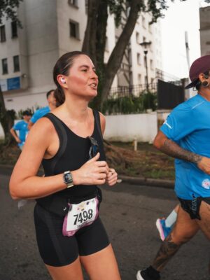 Taliana Vargas Instagram - Te Corro, te cuido, te amo Cali. Momento histórico ver tanta gente de todas partes del mundo acompañándonos, bienvenidos siempre. Mi primera maratón, mis primeros 15 km, adrenalina, orgullo y buena onda. Ame @maratondecali bravo a @alcaldiadecali @alejoeder por recuperar la ciudad.