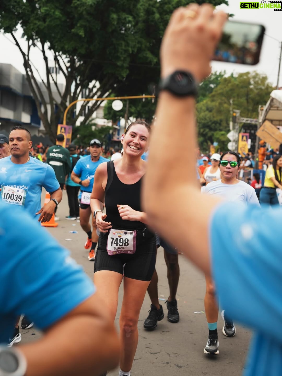 Taliana Vargas - 55.7K Likes - Te Corro, te cuido, te amo Cali. Momento histórico ver tanta gente de todas partes del mundo acompañándonos, bienvenidos siempre. Mi primera maratón, mis primeros 15 km, adrenalina, orgullo y buena onda. Ame @maratondecali bravo a @alcaldiadecali @alejoeder por recuperar la ciudad.