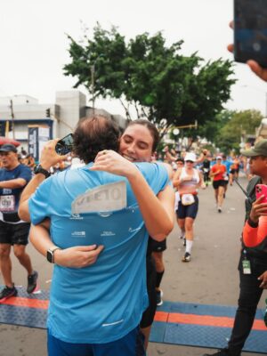 Taliana Vargas Instagram - Te Corro, te cuido, te amo Cali. Momento histórico ver tanta gente de todas partes del mundo acompañándonos, bienvenidos siempre. Mi primera maratón, mis primeros 15 km, adrenalina, orgullo y buena onda. Ame @maratondecali bravo a @alcaldiadecali @alejoeder por recuperar la ciudad.