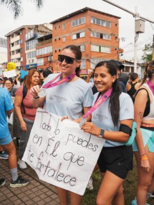 Taliana Vargas Instagram - Te Corro, te cuido, te amo Cali. Momento histórico ver tanta gente de todas partes del mundo acompañándonos, bienvenidos siempre. Mi primera maratón, mis primeros 15 km, adrenalina, orgullo y buena onda. Ame @maratondecali bravo a @alcaldiadecali @alejoeder por recuperar la ciudad.