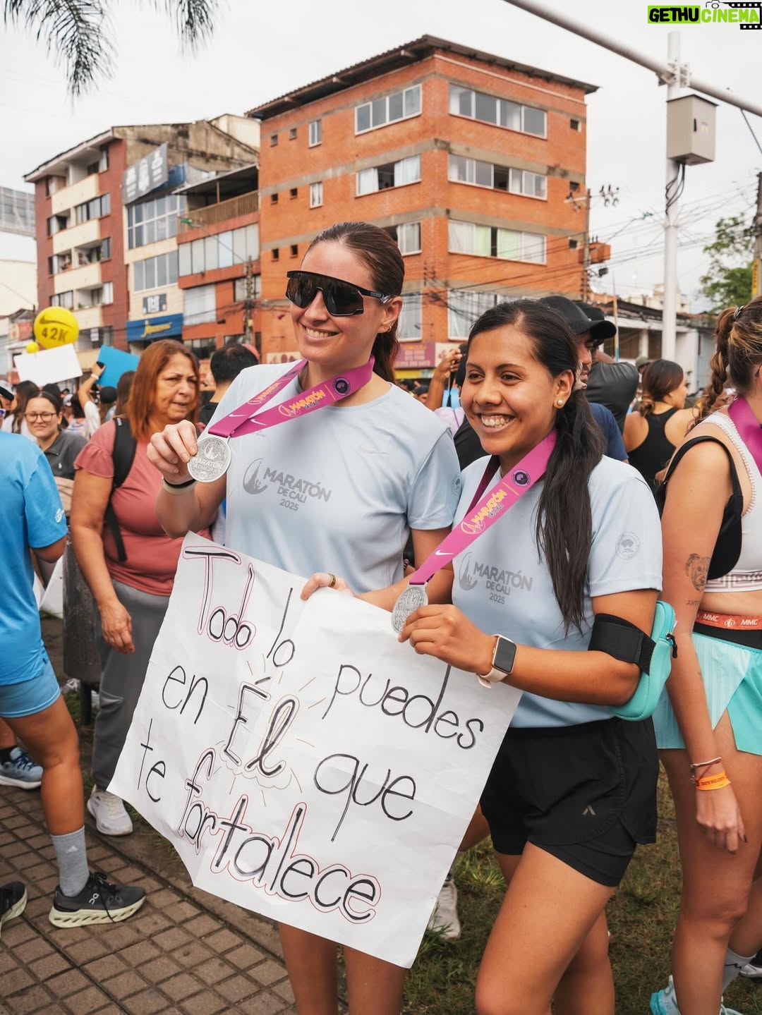 Taliana Vargas - 55.7K Likes - Te Corro, te cuido, te amo Cali. Momento histórico ver tanta gente de todas partes del mundo acompañándonos, bienvenidos siempre. Mi primera maratón, mis primeros 15 km, adrenalina, orgullo y buena onda. Ame @maratondecali bravo a @alcaldiadecali @alejoeder por recuperar la ciudad.